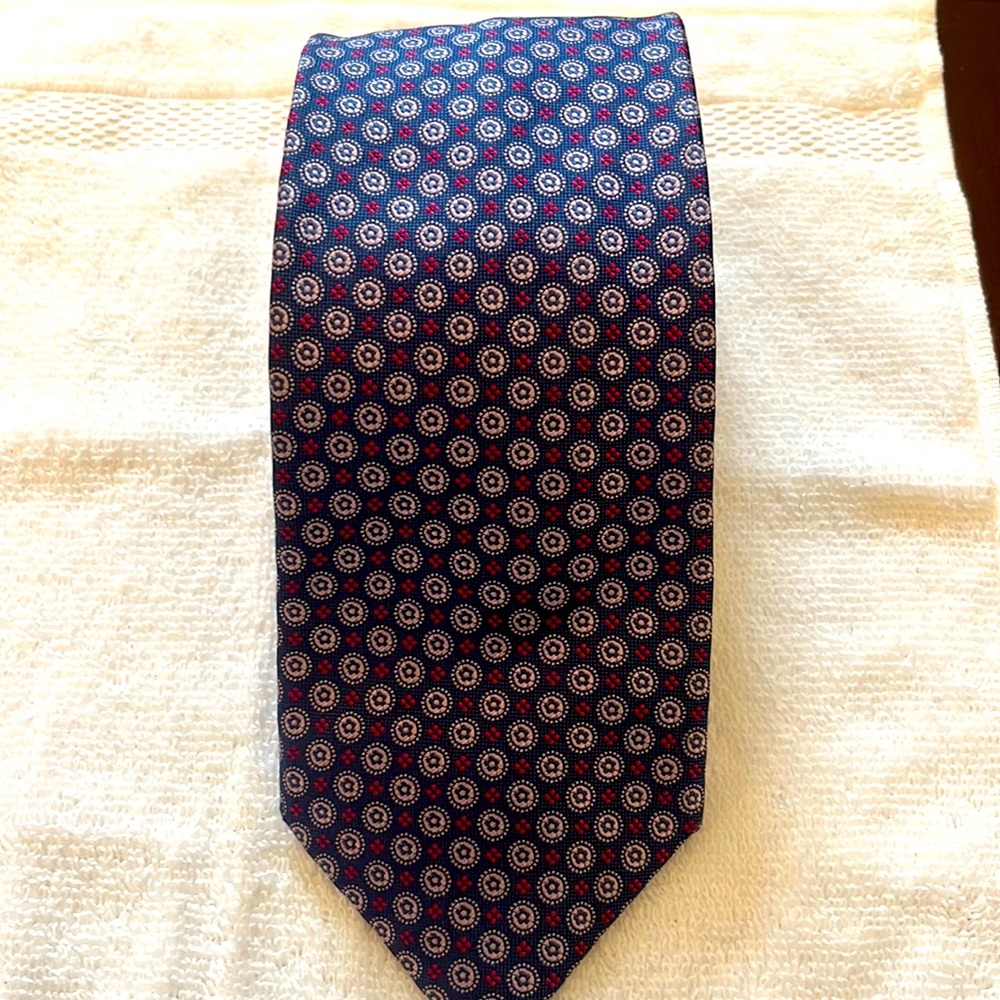 Brioni tie. Blue red. Amazing tie goes with blue and white shirts.